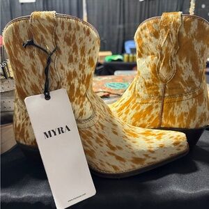 Myra Bag Women's Brown and Cream Ankle Boots